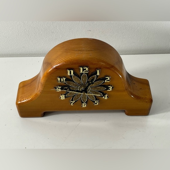 Beautiful Vintage Shellac Finish Wooden Clock with Gold Flower Design MCM Style - Picture 2 of 6